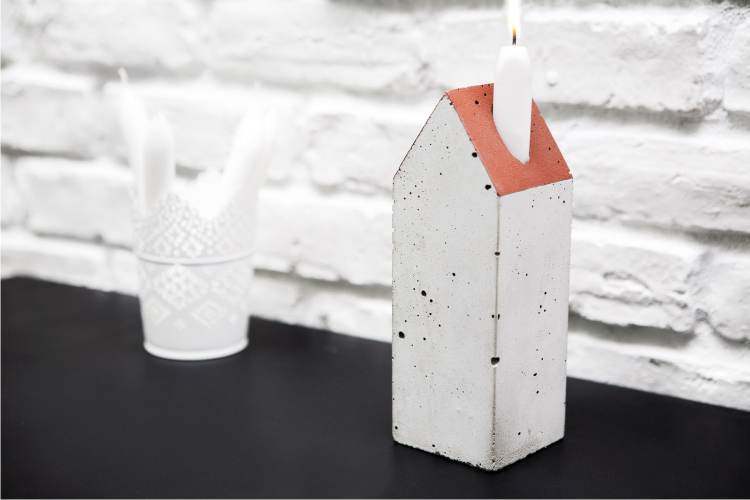 świecznik z betonu, świecznik w kształcie domu,
