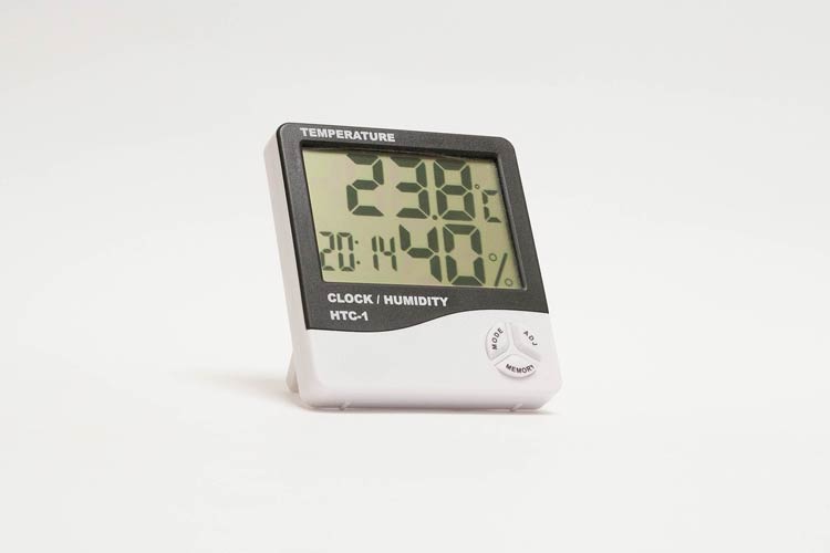 wilgotność powietrza w domu można zmierzyć przy pomocy higrometru