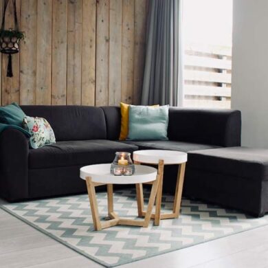 Jak usunąć plamę z wosku z tapicerki?