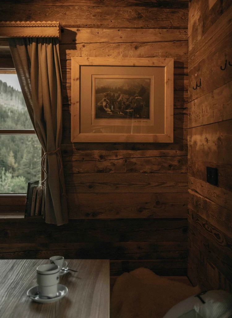 Schronisko PTTK Hala Kondratowa - wnętrze.